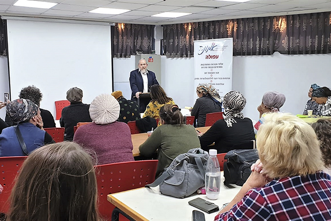 משגיחות מלמעלה